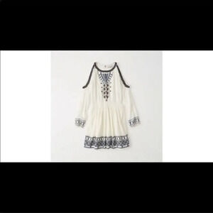 - Abercrombie &Fitch cold shoulder embroid…